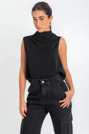 Blusa sin mangas de cuello mock con plisados