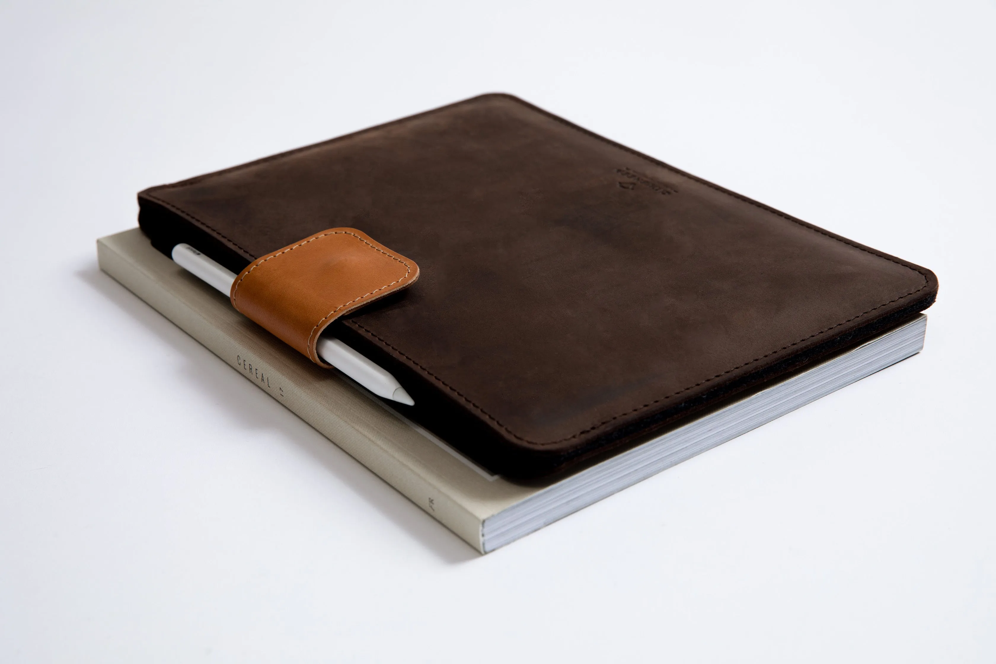 iPad Sleeve/ Oak Brown/ KEEP IT SNUG