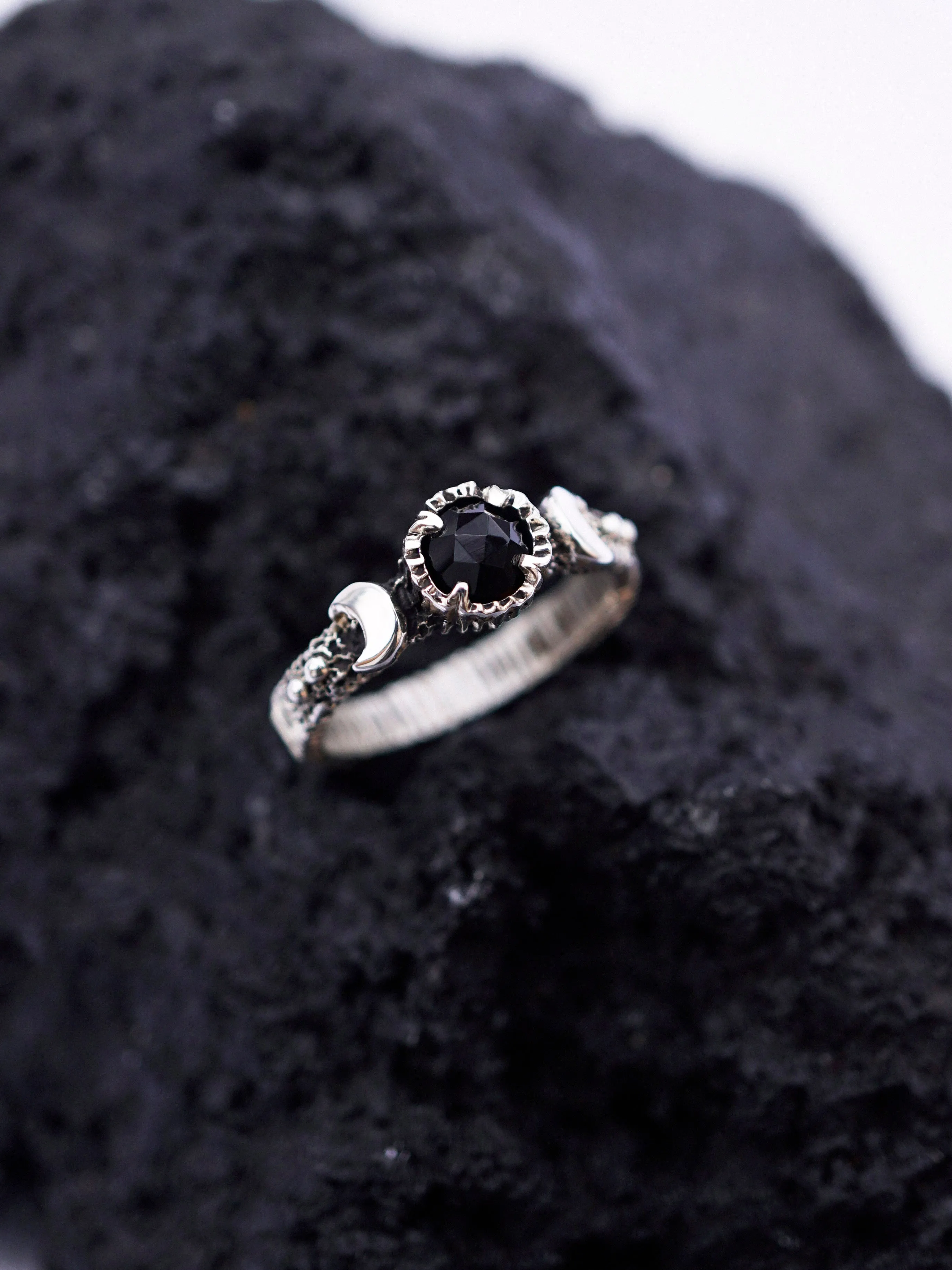 LALUNA | black Onyx ring