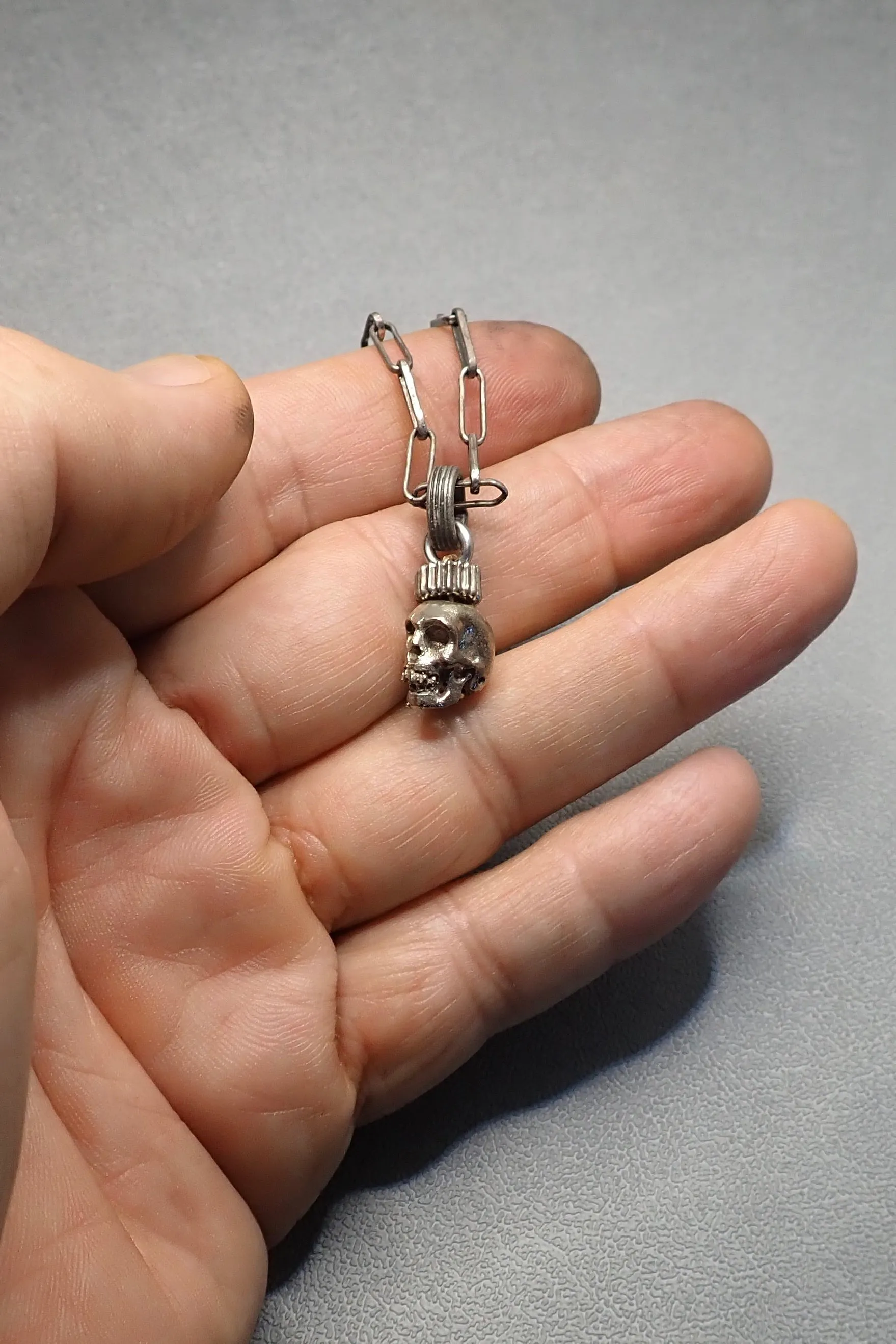 SILVER SKULL PENDANT